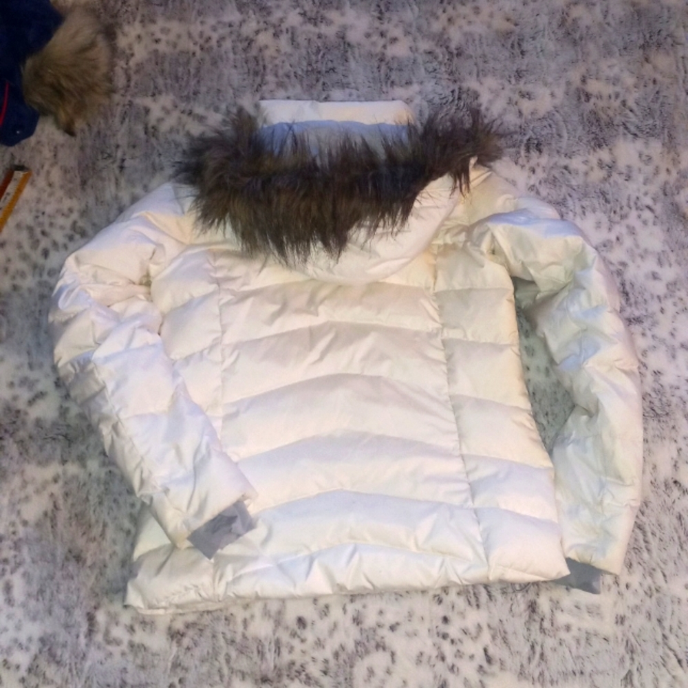 White Columbia puffer, Small, hood with faux fur - Picture 2 of 8